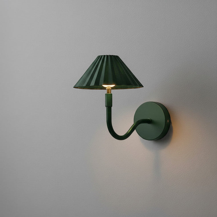 Lysverden klassisk vegglampe med sort plissert skjerm, touch-styring og fjernkontroll, justerbar lysstyrke og fargetemperatur.