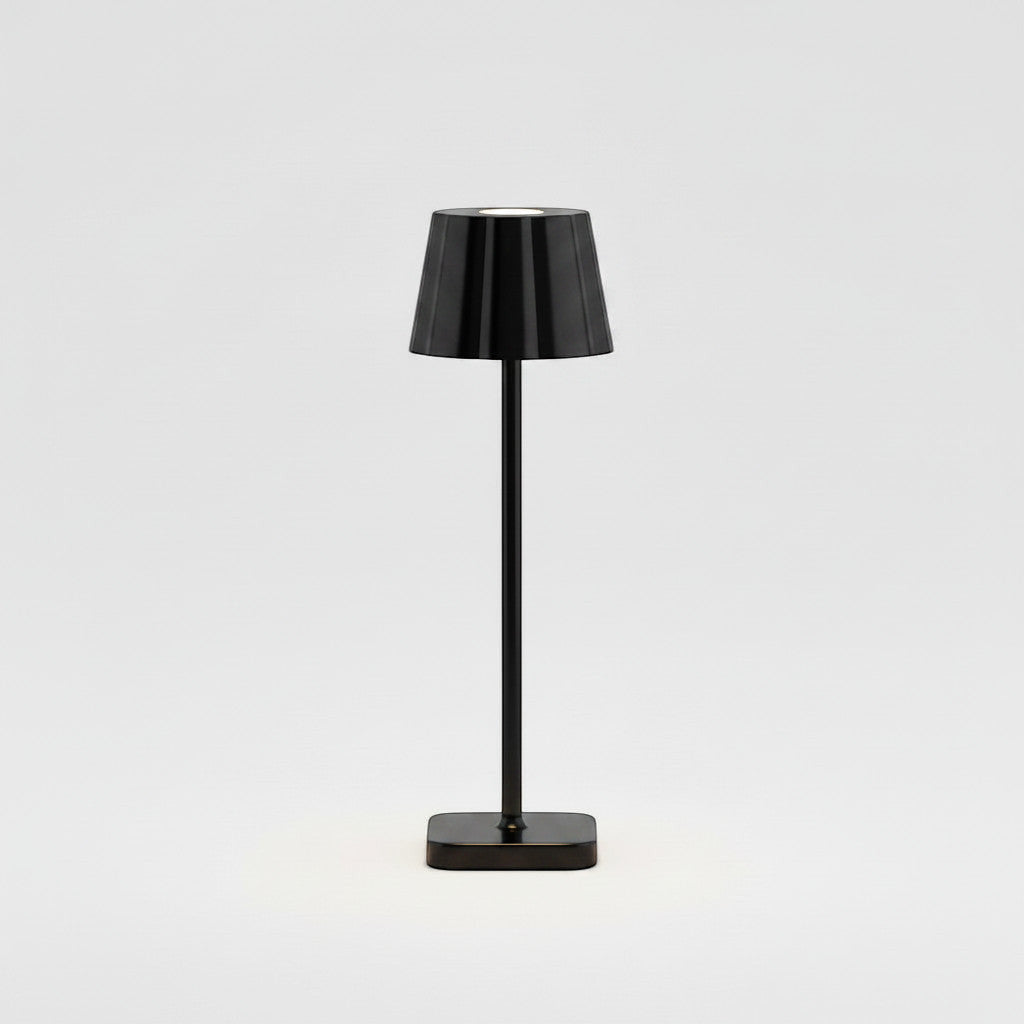 Lysverden larger square cordless restaurant lamp in black, with touch dimming and 3000K warm light. Aluminum and ABS construction.