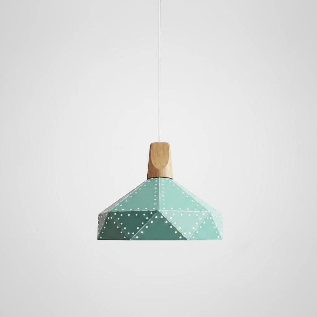 Lysverden Macaron pendant lamp in green powder-coated metal with a faceted design and a natural oak wood top.