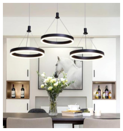 Tre sorte runde LED-pendler over spisebord