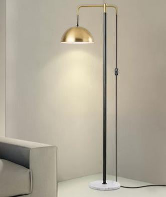 Gulvlampe med messingkuppel – Lysverden