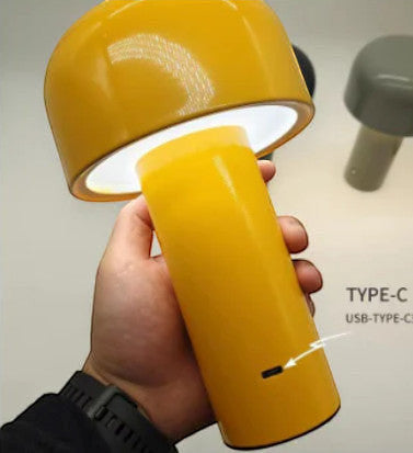 Bellhop-stil bordlampe i metall – 6 farger, 1800 mAh