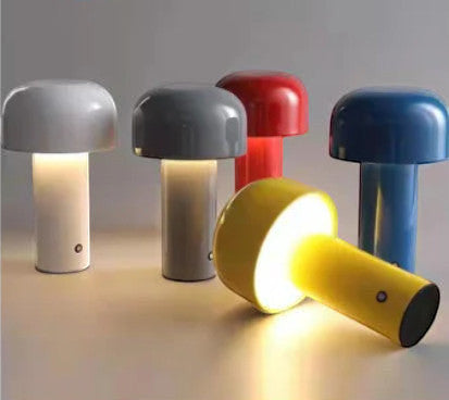 Bellhop-stil bordlampe i metall – 6 farger, 1800 mAh