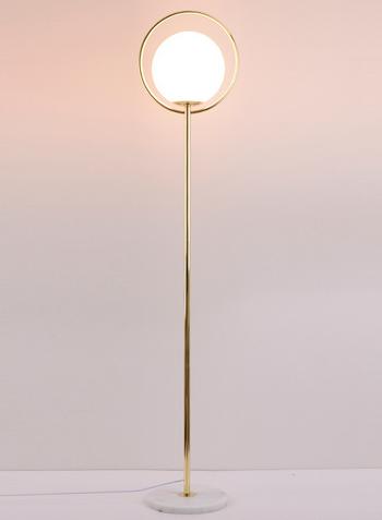 Ringgulvlampe med opalkule – Lysverden
