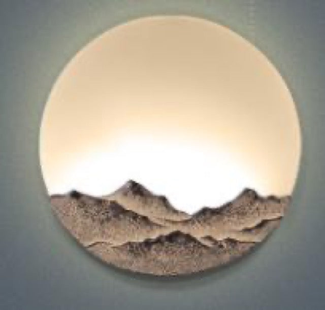 LYS Fjell vegglampe – LED måne- og fjellrelieff