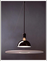 Designpendel med blank kuppel og svevende diffuserskive