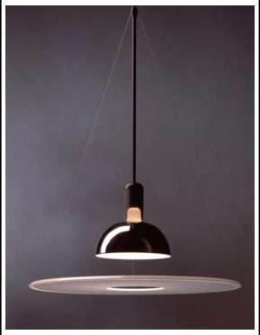 Designpendel med blank kuppel og svevende diffuserskive