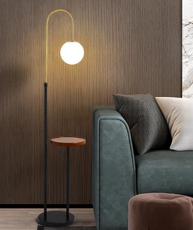 LYS Buegulvlampe med opalkule