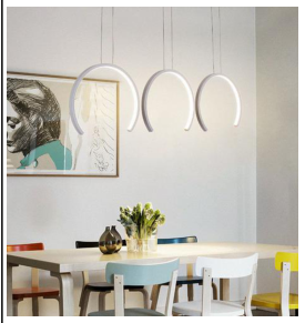 Tre buede hvite LED-pendler over spisebord