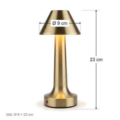 Målskisse av bordlampen: Ø 9 cm skjerm og 23 cm høyde.