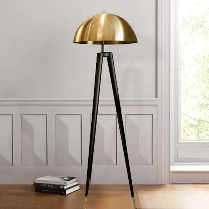 LYS Trebent lampe med messingkuppel