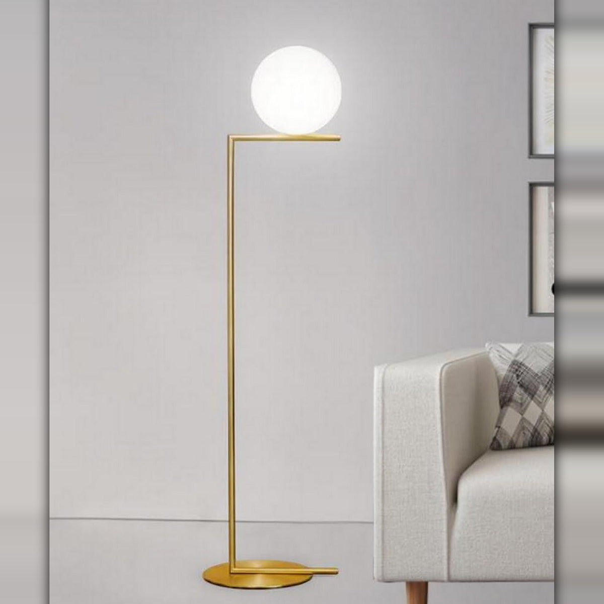 LYS Gulvlampe med opalkule og sidebord