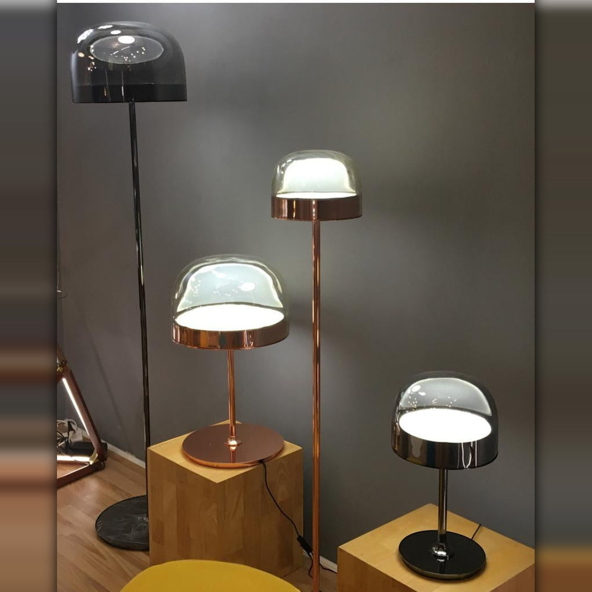 Lampe med glasskuppel – gull/grå – Lysverden