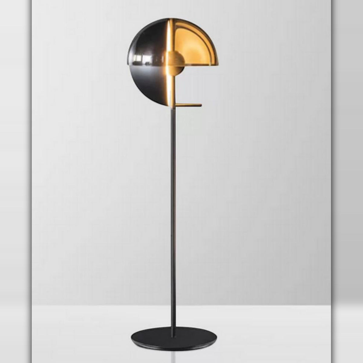 LYS Lampe med gullglass-kuppel