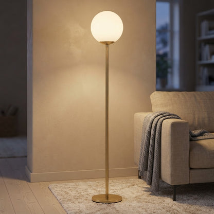 Gulvlampe med opalkule – tent i stue