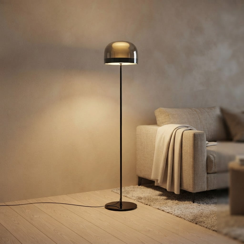 Lampe med glasskuppel – gull/grå – tent i stue