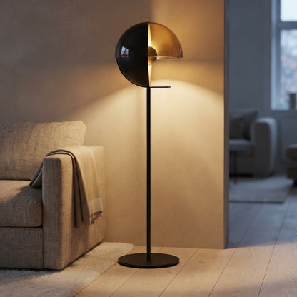 Lampe med gullglass-kuppel – tent i stue