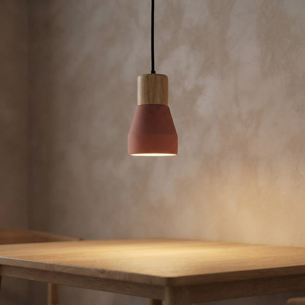 Liten metallpendel – smal kuppel med tretopp