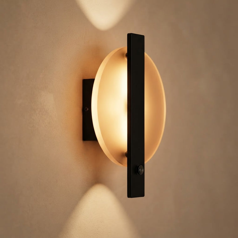 Minimalistisk LED vegglampe – opp/ned lys – tent på veggen