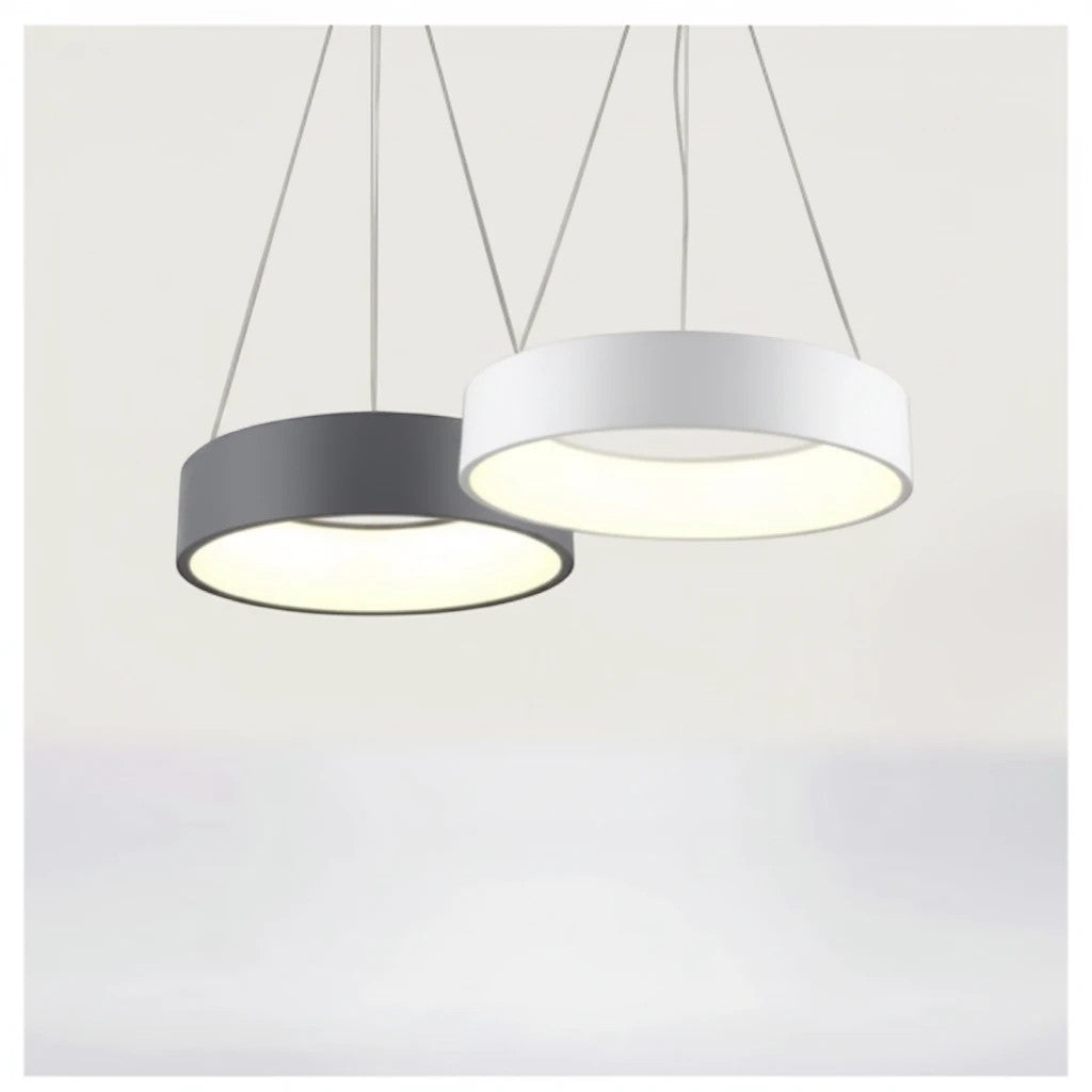 Lysverden runde LED-trommelpendler i hvit og grå med minimalistisk nordisk design for mykt nedlys.