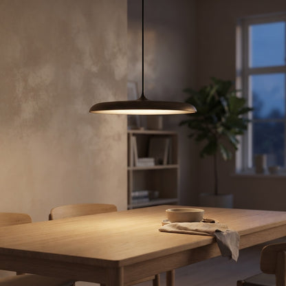 Skivependel – flat LED i metall – tent i skandinavisk hjem
