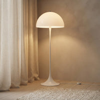 Sopplampe i hvitt – panel-design – tent i stuehjørnet