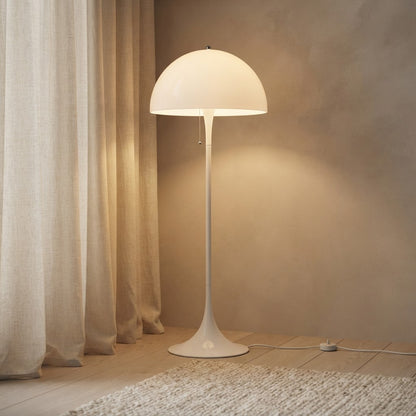 Sopplampe i hvitt – panel-design – tent i stuehjørnet