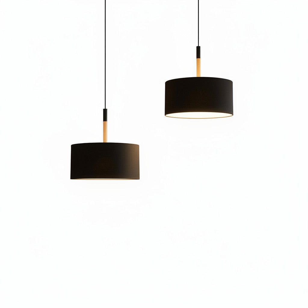Lysverden sorte trommelpendler med topp i naturlig tre i minimalistisk skandinavisk design