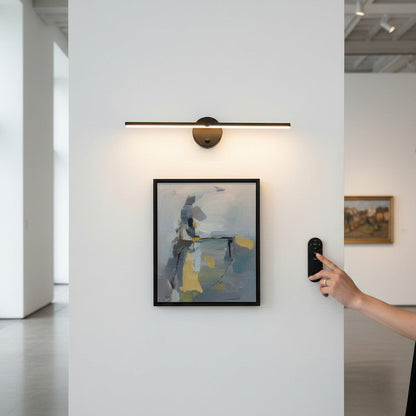 Lysverden black linear wall lamp, 40cm, with adjustable 330° light angle, touch control, and remote. 5200 mAh battery.