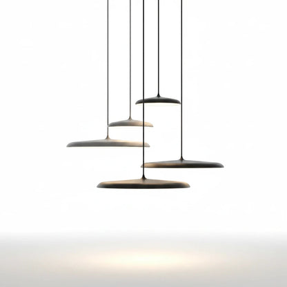 Lysverden minimalistiske sorte skivependler i metall med integrert LED, hengende i ulike høyder