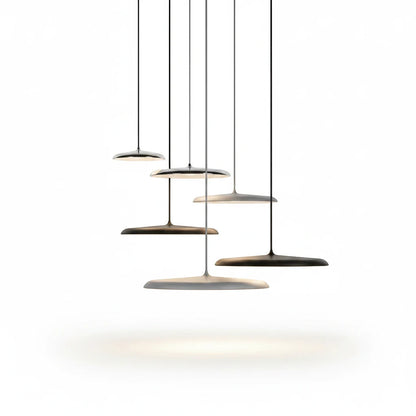 Lysverden minimalistiske flate skivependler i metall i ulike metalliske og nøytrale finisher med integrert LED