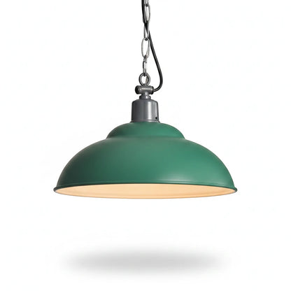 Lysverden kuppelpendel i grønn metall med klassisk industriell retrodesign til kjøkken eller spisestue.