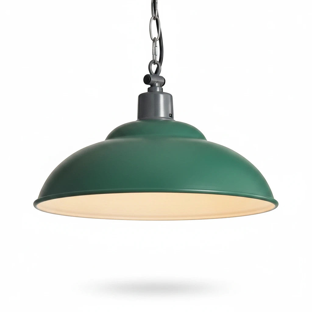 Lysverden kuppelpendel i grønn metall med klassisk industriell retrodesign til kjøkken eller spisestue.