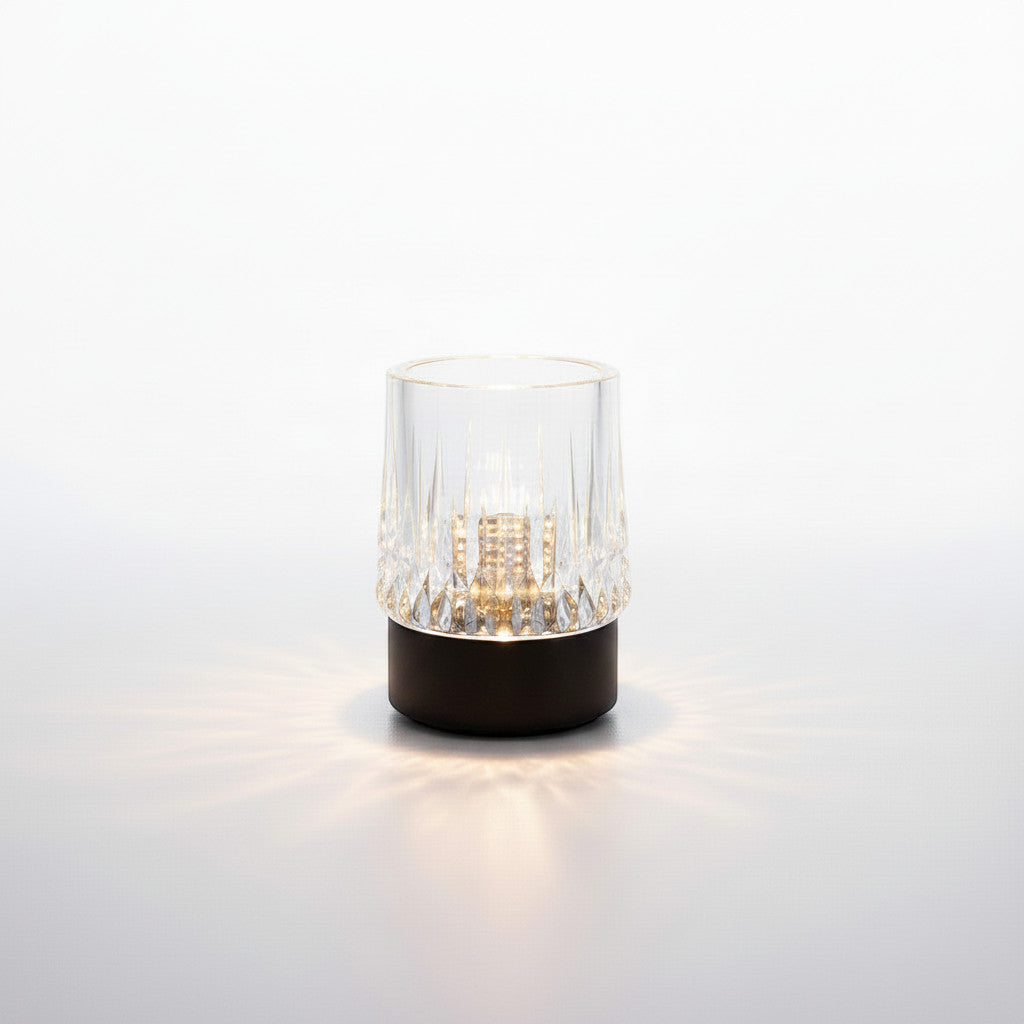 Lysverden Krystall touch-bordlampe with faceted crystal shade and dark metal base, 3 brightness levels, warm white light.