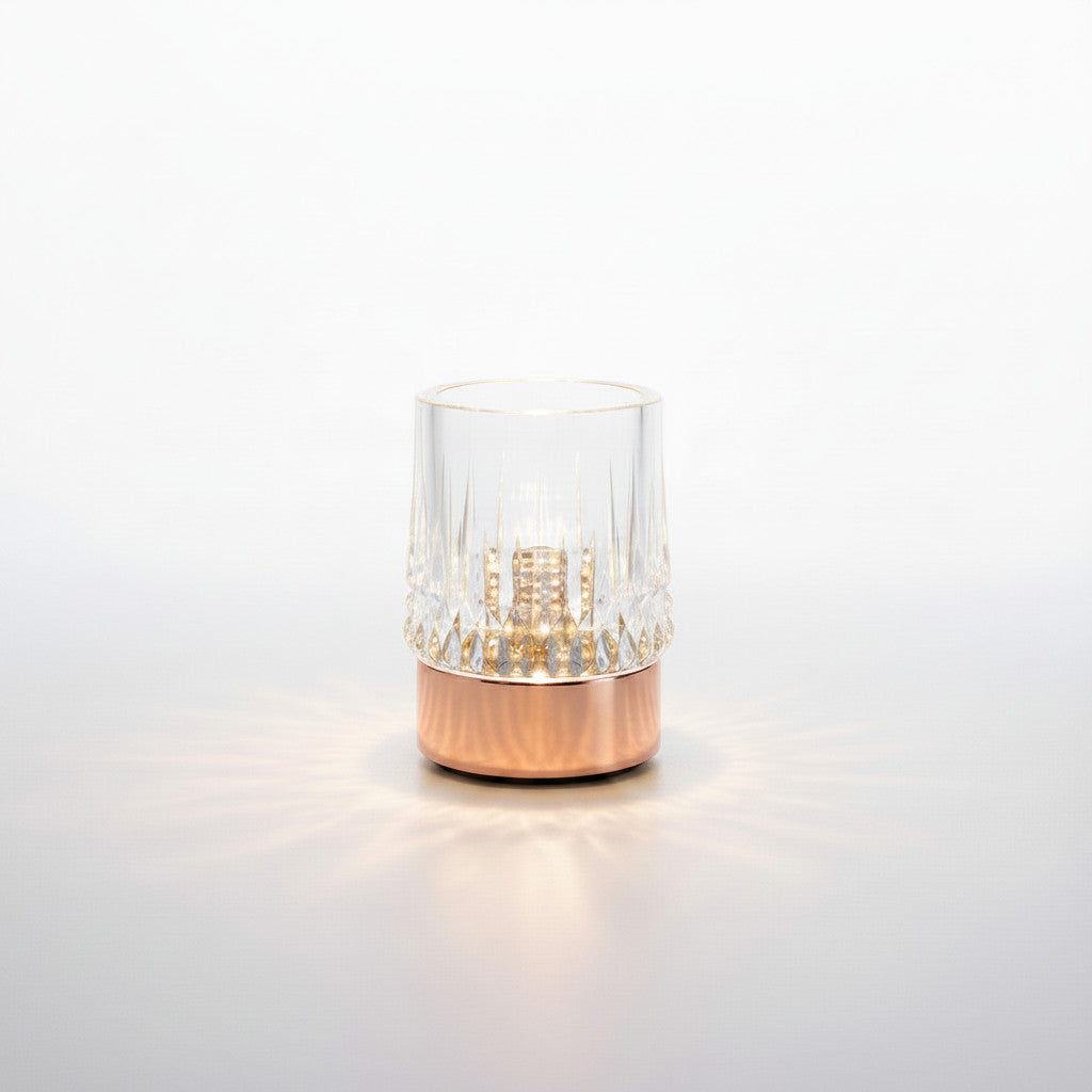 Lysverden Krystall touch-bordlampe with faceted crystal shade and gold metal base, 3 brightness levels, wireless.