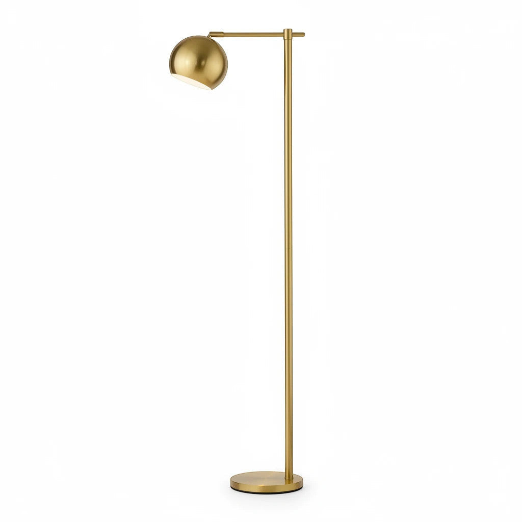 Lysverden Minimal gulvlampe i gullfarget messing med slank stamme, rund fot og justerbart, vippbart spothode.