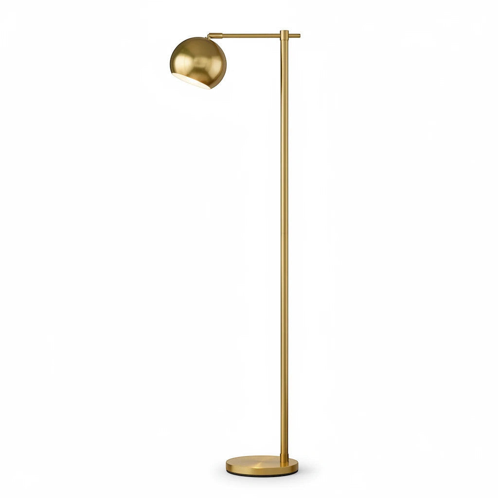 Lysverden minimalistisk gulvlampe i gullfarget metall med slank stamme, rund fot og et justerbart, vippbart lyshode.