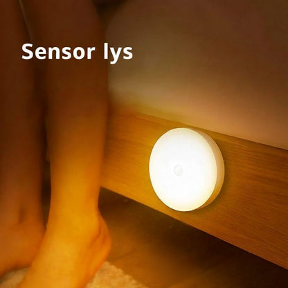 Lysverden motion sensor LED night light, white, portable, magnetic mount, ideal for hallways and closets.