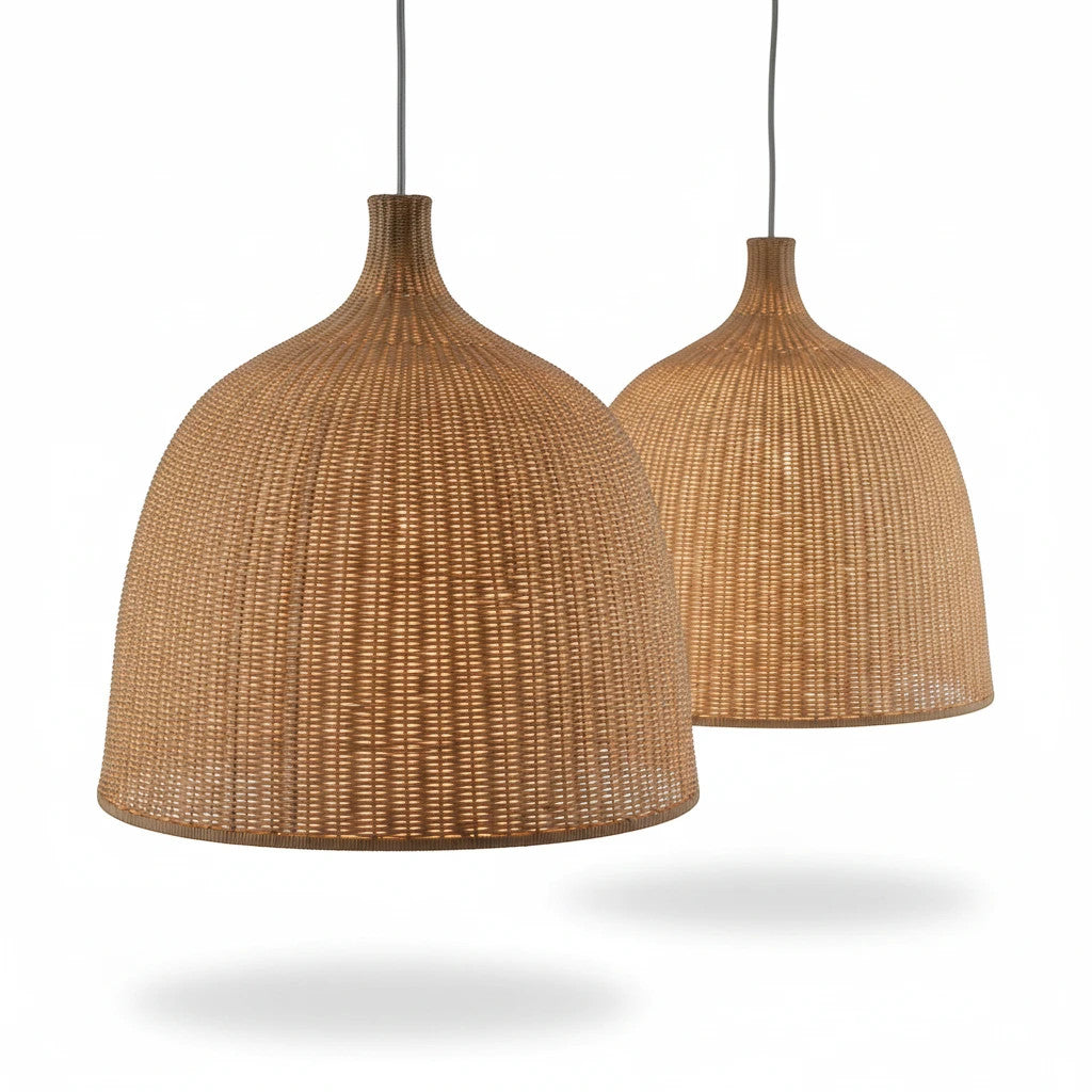 To Lysverden håndflettede klokkeformede rottingpendler med naturlig lysebrun struktur i japandi-stil.