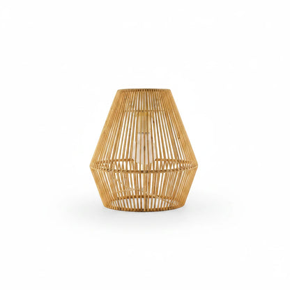 Lysverden blomsterformet rottingpendel i naturlig tretone med håndflettet design for et boho-japandi-interiør.