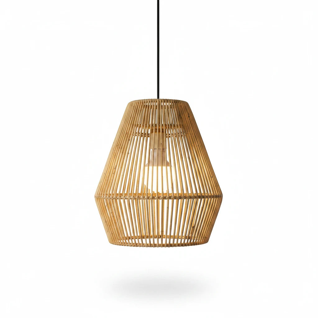 Lysverden blomsterformet rottingpendel i naturlig tretone med flettet, organisk design for boho-interiør.