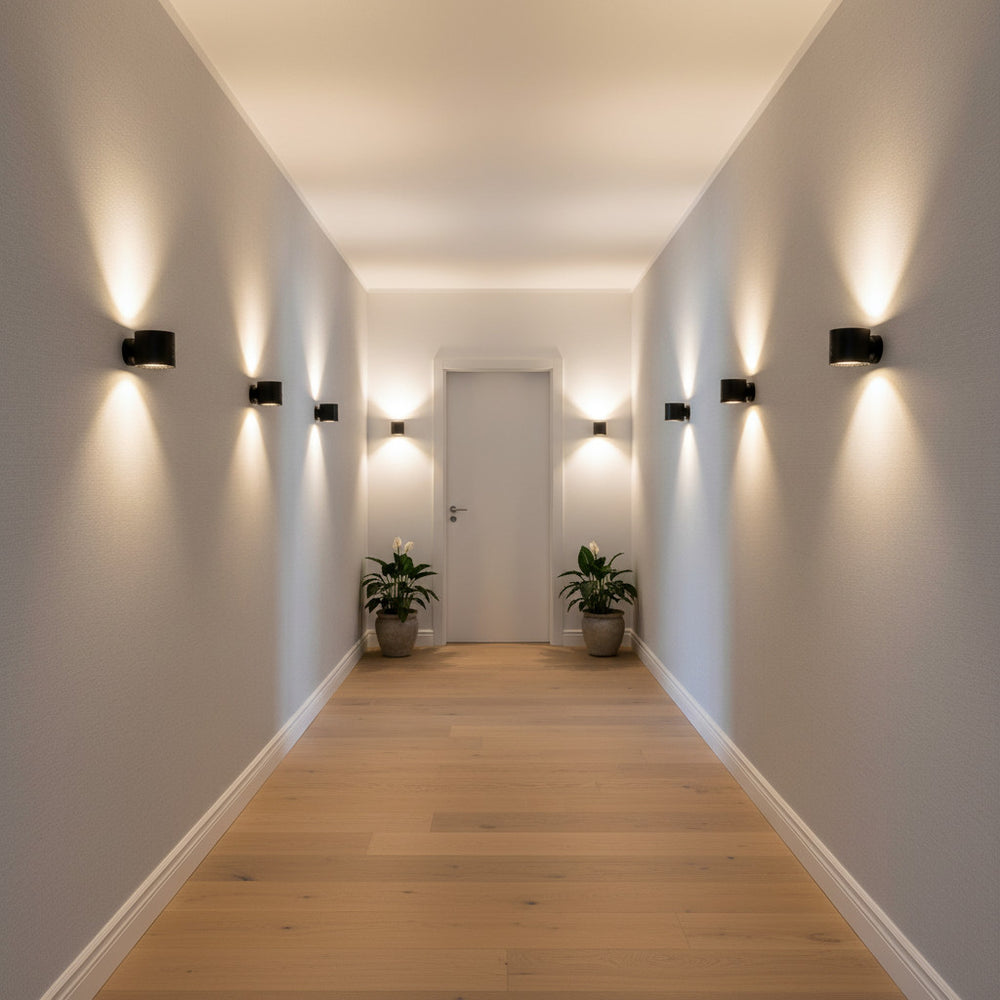 Lysverden black rechargeable wall spotlight with 360° rotation, touch control, and remote. Dimmable with 3 color temperatures.