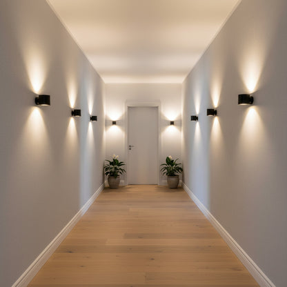Lysverden black rechargeable wall spotlight with 360° rotation, touch control, and remote. Dimmable with 3 color temperatures.