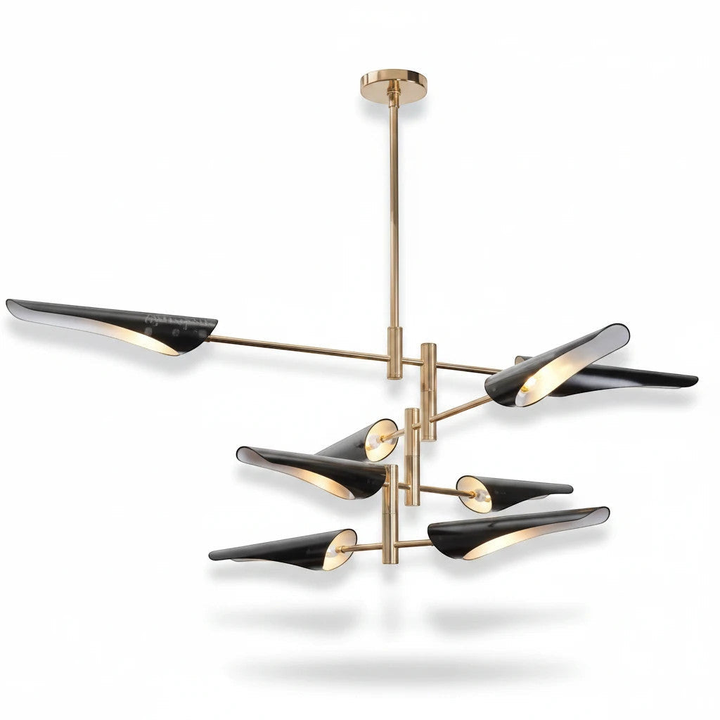 Lysverden skulpturell lysekrone med sorte kjegleskjermer og gullfargede armer, moderne kunstnerisk taklampe til spisestuer.