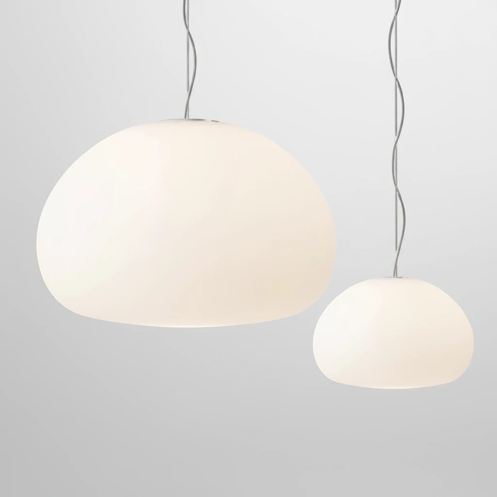 Lysverden SOPP pendant lamps in opal white glass with organic mushroom-shaped shades in two different sizes.