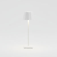 Lysverden cordless square restaurant lamp with touch dimming and 3000K warm light. Aluminum and ABS.
