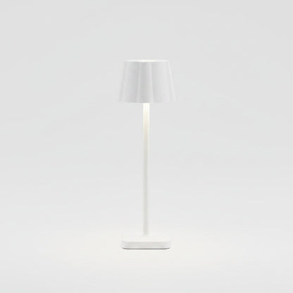 Lysverden cordless square restaurant lamp with touch dimming and 3000K warm light. Aluminum and ABS.