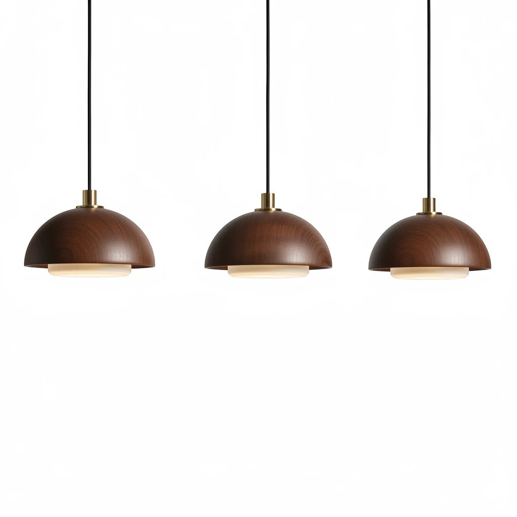 Lysverden kuppelpendler i valnøtt med integrert varmt LED-lys i minimalistisk japandi-design.