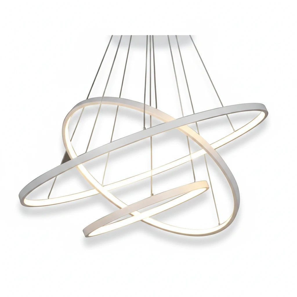 Lysverden moderne hvit LED-ringlysekrone med tre overlappende sirkellys i minimalistisk skulpturell design.