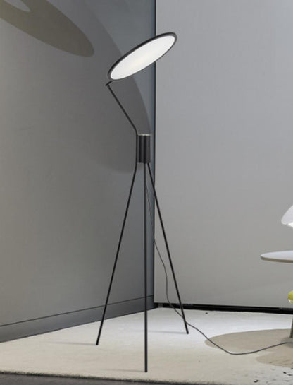 LYS Trebent uplight-gulvlampe i sort